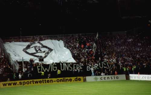 Tivoli - Gladbach-Fans mit Blockfahne