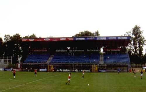 Stadion am Sch&ouml;nbusch - Seitentrib&uuml;ne