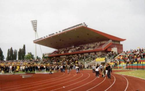 Friedrich-Ludwig-Jahn-Stadion - Haupttrib&uuml;ne Frontansicht