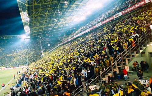 Westfalenstadion - ... und auf die Westtrib�ne