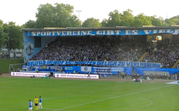 Stadion am B�llenfalltor
