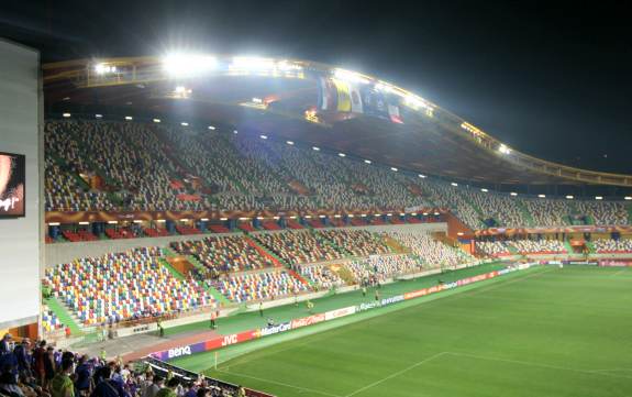 Est&aacute;dio Dr. Magalh&atilde;es Pessoa (Leiria) - Gegentrib&uuml;ne