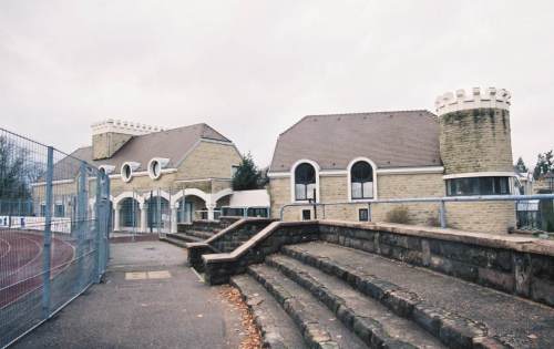 Stade du Schlossberg - Kurve und namesgebendes Schlo&szlig;