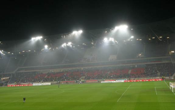 AWD-Arena (Niedersachsen-Stadion) - Haupttrib&uuml;ne