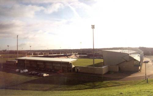 Sixfields Community Stadium - Totale von au&szlig;en