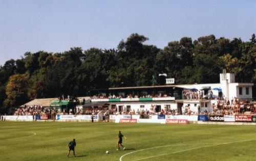 Štadión FC Petržalka - alte Lngsseite