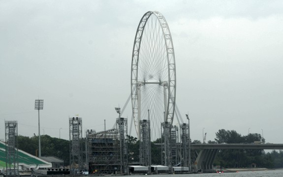 Hanoi - Singapore Flyer (im Bau)